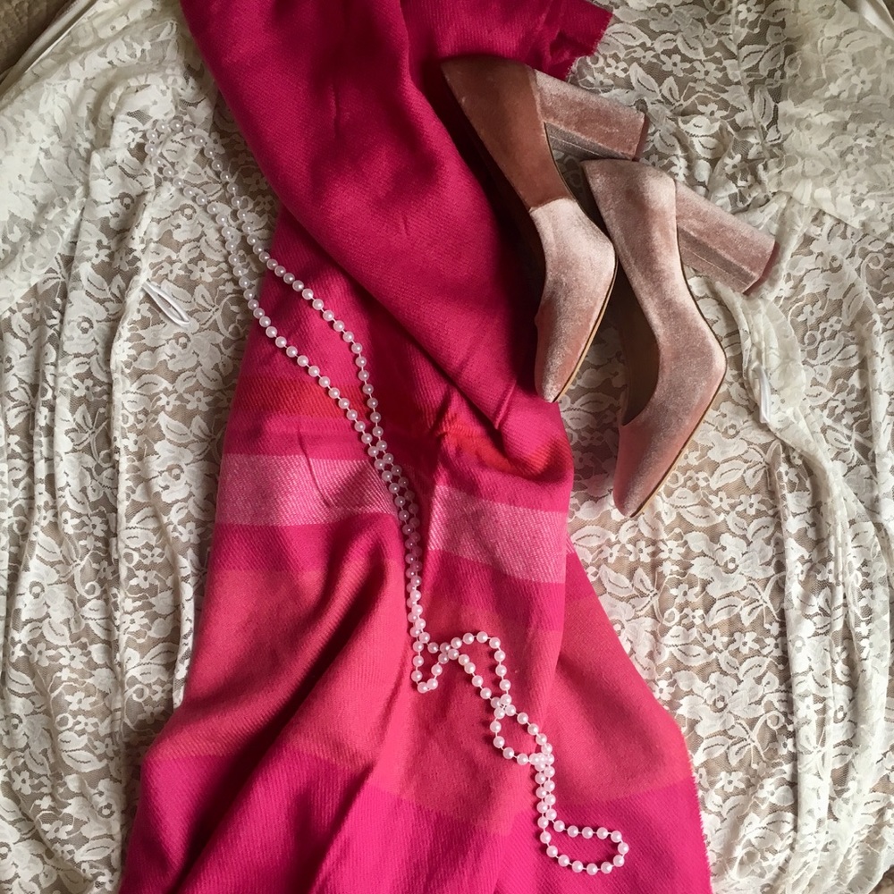 MAKE ME AN OFFER 💕Pink Patterned Scarf💕